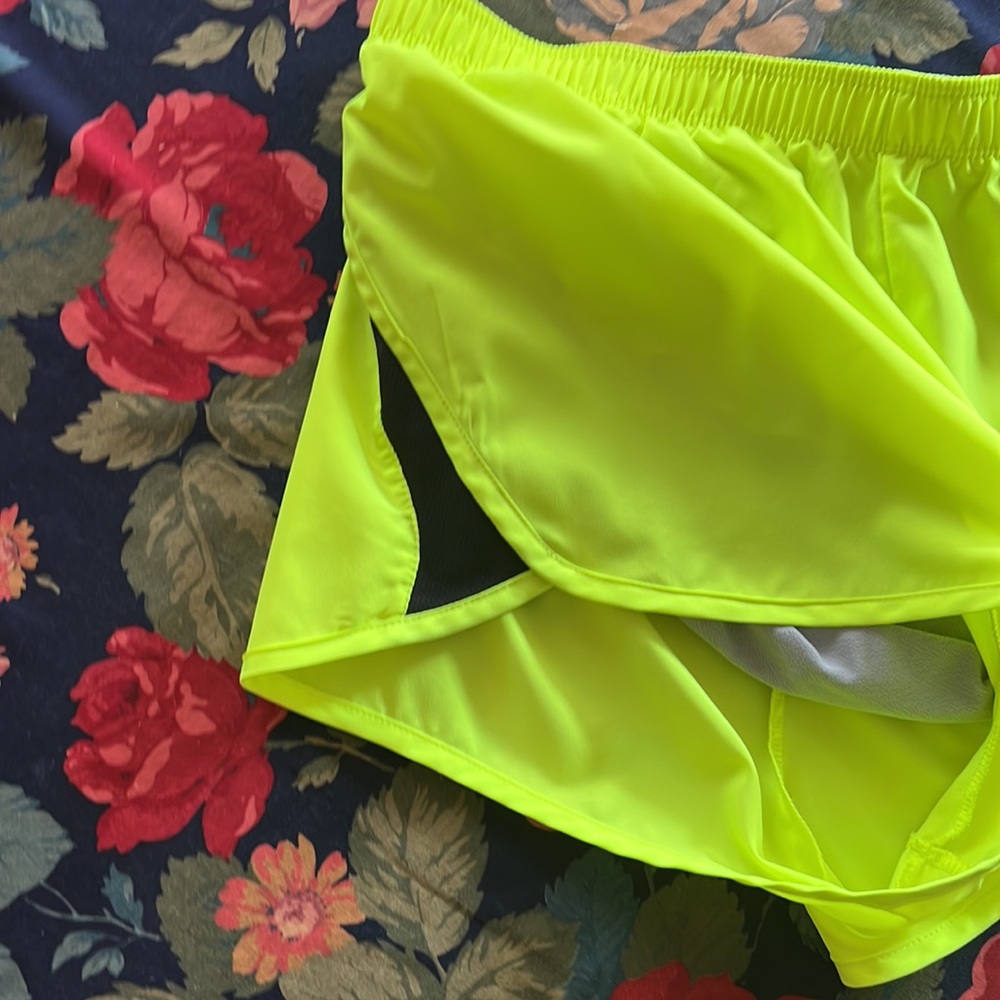 Nike shorts - Picture 2 of 4